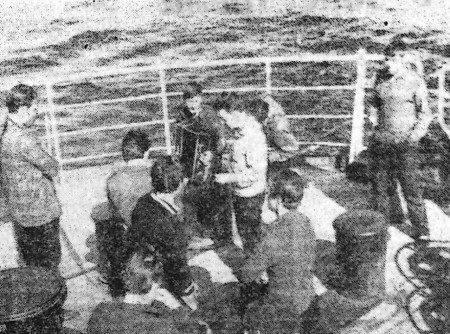 Весело отдыхают моряки под звуки баяна -  ПР Аугуст Корк  23 07 1969