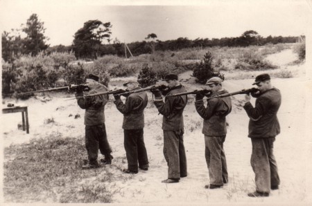 занятия  в стрелковом тире Мустамяэ - 1955