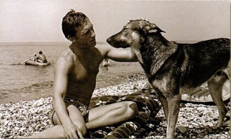 Володя высоцкий и собакин на пляже