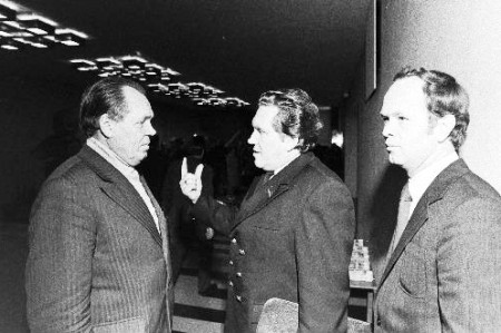 Майде Хуго гендиректор Эстрыбпром в центре и справа Буханевич Владимир парторг  рыбного порта 1981 год