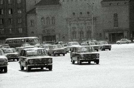 парковка автомашин на площади Победы   1974