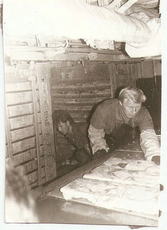 Петруха Тараканов и Саня Максимов на выбивке кальмара -БМРТ-248 Иохан Келлер аргентинская зона 1989 год