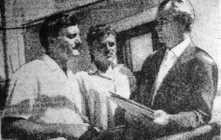 Зверев А.  справа, Скрипка В. 1-й помощник и комсорг Ныш И. ТР Бриз 09 июня  1971