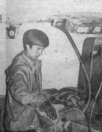 Христич Владимир матрос  работает за филейной машиной - РТМ-7229 Юхан Смуул 15 12 1973