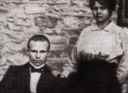 Первой  ибранницей его стала Ефросинья Писарева 1916