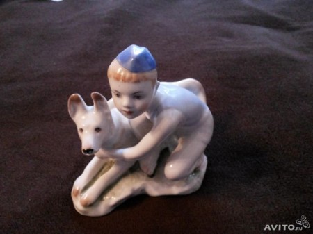 скульптура  "Мальчик с собакой"