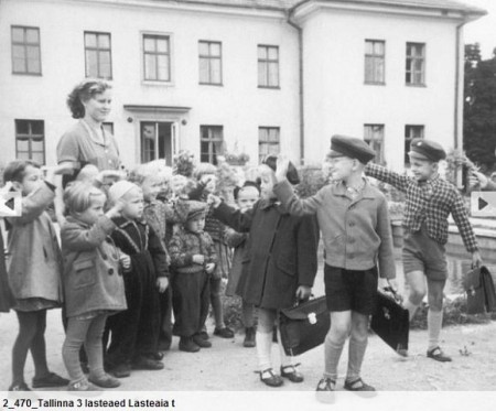 детский  сад  провожает  первоклашек в школу 1950-е