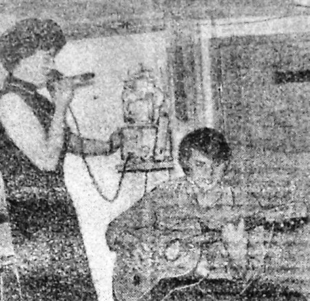 Шпак Анна и Селезов Игорь выступают перед экипажем  - БМРТ-431 Каскад 21 10 1971