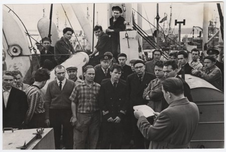 Собрание на борту плавбазы Ян Анвельт 1962
