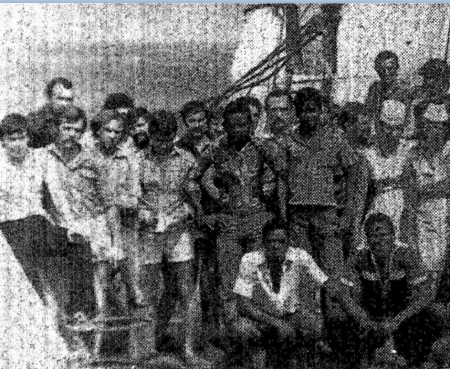 Фото на память о дружбе  между советскими и ангольскими моряками - БМРТ-457 КААРЕЛ ЛИЙМАНД 06 01 1983