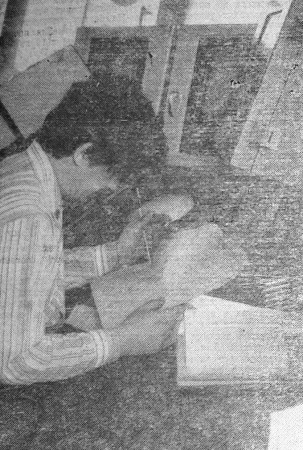 Цейтин И.  навигатор занят ремонтом гидролокатора  Прибой - БМРТ-605  МЫС ЧЕЛЮСКИН  03 06 1976