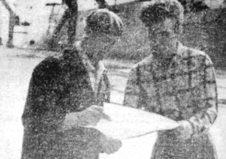 Калабин Ю. ст. стивидор и Морин Н. стивидор уточняют карго-план судна -  ТМРП 09 08 1970