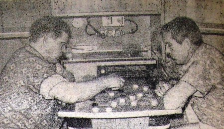 Остроух Иван пекарь и 3-й механик  Нужин Ростислав  на шашечном турнире   БМРТ 555  ноябрь 1972