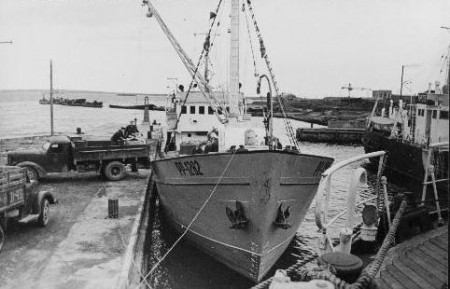 Новенький РР-1282 в таллинском рыбном порту - 01 09 1956