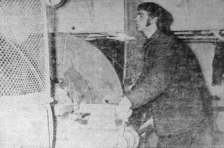 Тарасовскис Л.  старший матрос  в совершенстве освоил специальность лебедчика -  БМРТ-250 Яан Коорт 25 04 1974