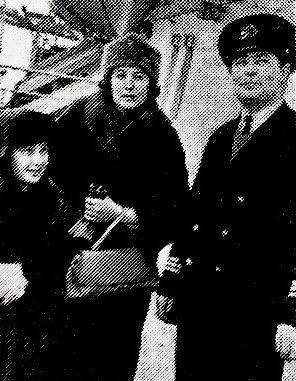 Червяков  В.  капитан  с супругой и сыном   Х.  Леберехта -  1965  год