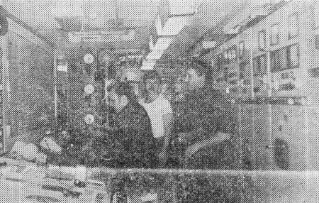 Гальцов С.  3-й механик, М.   Косолапов 3-ий электромеханик  и электрик А.  Боронкин в ЦПУ - РТМС-7561 Секстан 19 11 1987