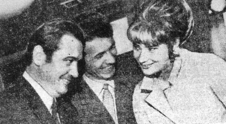 Татьяна Самойлова среди членов экипажа  плаврыбозавода Станислав Монюшко – 25 04 1971