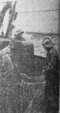 Мартояс И. мастер добычи с палубной командой - СРТР-9102 16 ноября 1963