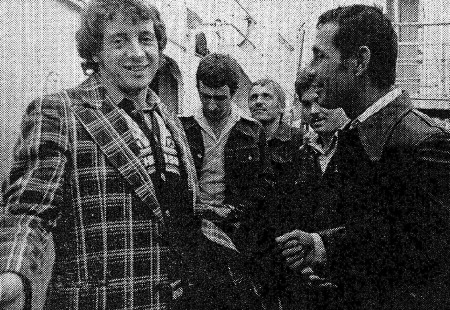 Аникин Борисом мастер добычи (слева)  вместе со своим коллективом. - БМРТ-431 Каскад 27 09 1979