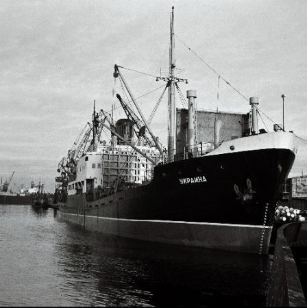ПБ Украина после экспедиции за селедкой в Северной Атлантике в порту -  УСЛ 12 1957