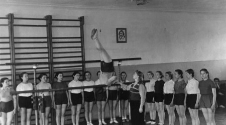 упражнения  на   брусьях  практиковались с  конца  30-х  годов