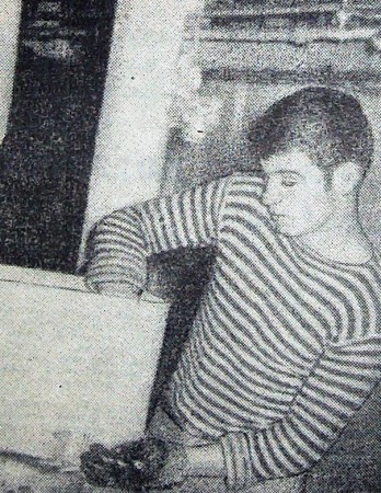 Свиридов Юрий матрос-комсомолец  на упаковке продукции  Тр Август Якобсон 8 апреля 1972