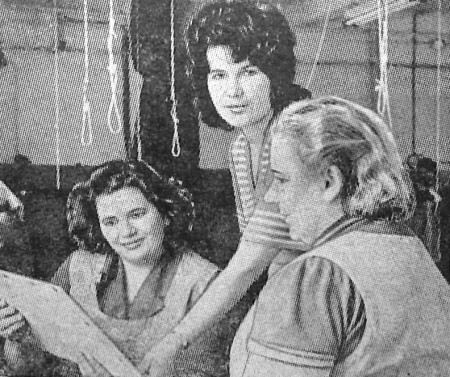 Хаавик  Тийу, Разин   и   Йыги  Сальме Иви  передовые  работницы   цеха    - ЦОЛ 24 02 1976