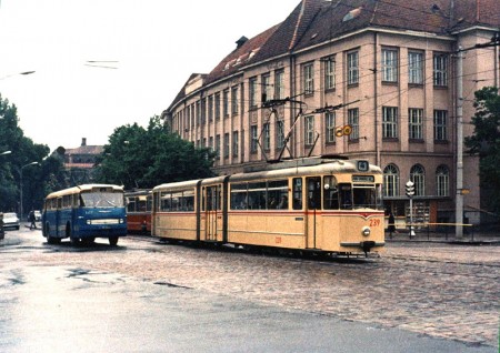 1968 год, Икарус-55 и трамвай на одной из городских улиц