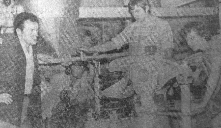Николаев Юрий стармех проводит занятия с молодыми  моряками -  ПБ Станислав Монюшко 20 12 1977