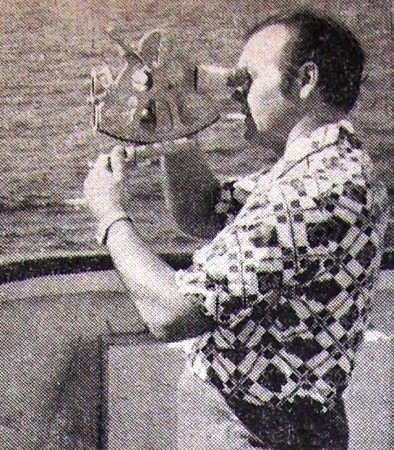 Румянцев Леонид  второй штурман . Он определяет местонахождения судна   - РТМ-7229 ЮХАН СМУУЛ 1 мая 1976