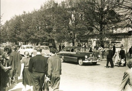 площадь Виру - на  такси  ЗИМ  было очень классно ездить, очень мягкий ход  1953