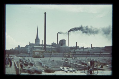 завод  и  шпиль  церкви  Олев  - 1939