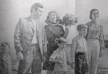 Площадный Анатолий Ефимович капитан со своей семьей. - СРТР-9062 04 09 1973