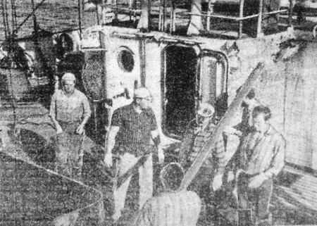 Экипаж БМРТ 474  выгружает улов 25 июня 1971