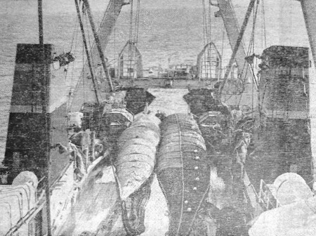 Тралы с рыбой — на борту судна. Удачно начал завершающий год пятилетки экипаж - РТМС-7508 Батилиман 29 03 1975