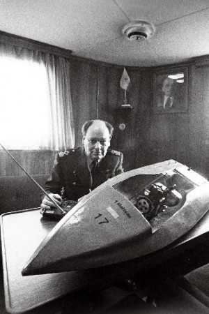 Тыну Мельтсас  капитан-директор клуба Юных моряков Талинна  сконструировал радиоуправляемую модель катера FSR-35. 1986