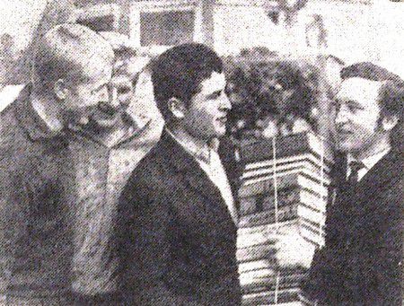 Абрамов Владимир  радист с книгами- СРТ-4327 - октябрь 1966  года