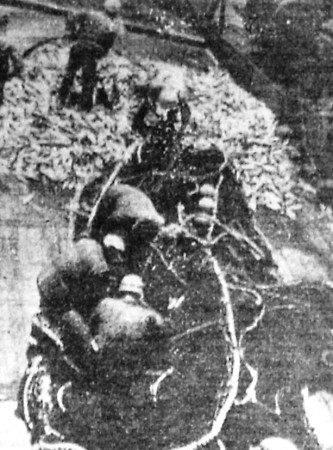 Пихотало мастер добычи с бригадой  готовят трал - БМРТ-474 Оскар Сепре  07 04 1971