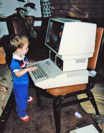 компьютер Apple в  1989 году.