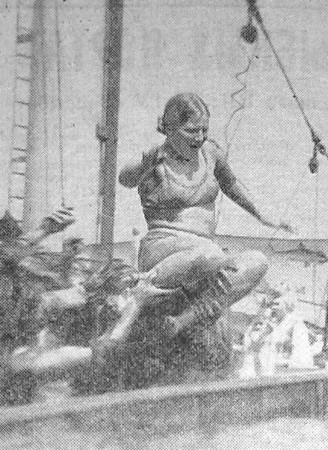 Весело прошел на судне  в  минувшем рейсе праздник  Нептуна - БМРТ-253  Март Саар 19 06 1975