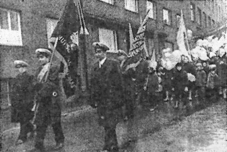 идут демонстранты ТБОРФ   - 9 мая 1967 года