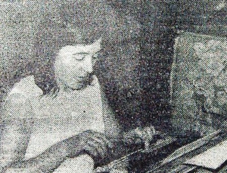 Адассон Рената камбузница  в судовой библиотеке  21 ноября 1972  фото старпома Марка Никольского - БМРТ-555