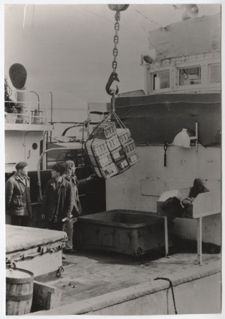 Разгрузка судна в порту - РР-1270 15 06 1968