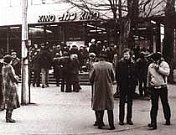 очередь  за билетами 1983.. а  когда построили - вот Uus kino Eha Tallinnas 1973.