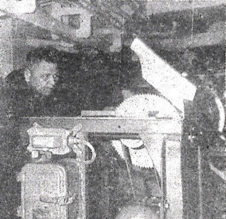 Шичкин  И.  технолог   возле  машины  для  резки  филе  БМРТ-227 - апрель 1967   год
