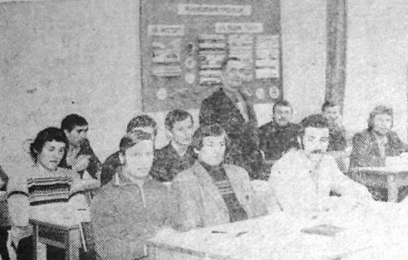 Сякки И. Э. преподаватель ведет занятия по морской практике в группе матросов- Пярнуский УКК 29 03 1975