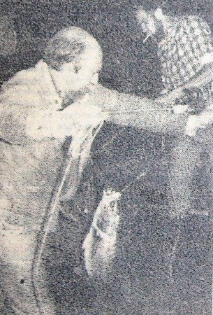 Лесин В. электромеханик  БМРТ 431 Каскад  за рыбалкой  21 марта 1972