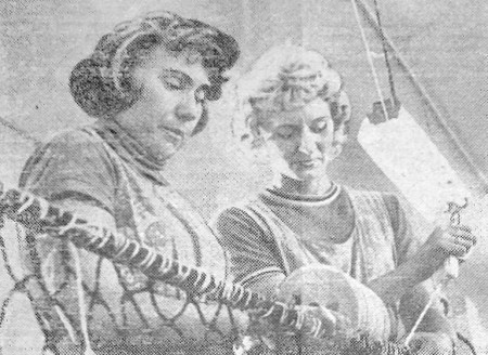 Мяги  Эви и Рээт Пяэрман  работницы - ЦПРОЛ  08 04 1976