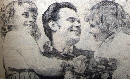 Нездойминога Михаил  матрос   БМРТ 536 Херман Арбон  с дочками-близнецами Аллой и Светой  5 августа 1972